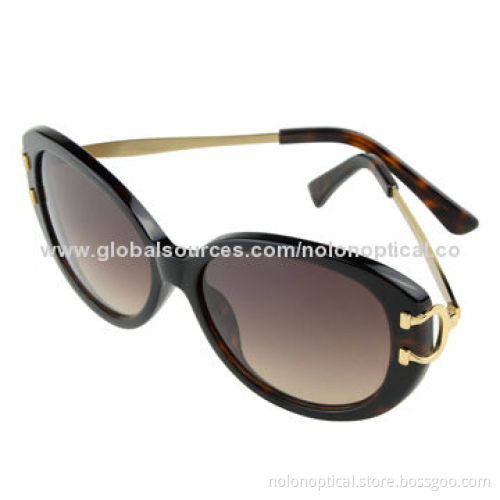 Round Cat Eye Shape Black Sunglasses with Casting U Decoration